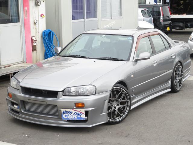 スカイライン ２５ＧＴターボ　Ｒ３４　４ドア後期型　５速公認　フルエアロ　テイン車高調　デュアルマフラー　キノコ型エアクリ　トラスト前置きインタークーラー　１９インチホイール　ＴＢエンジン載替