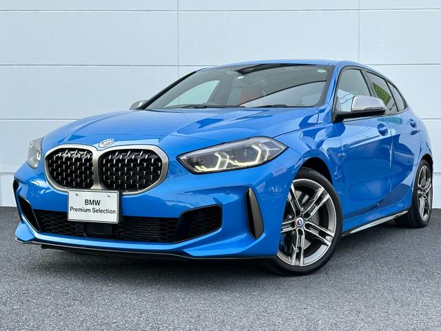 Ｍ１３５ｉ　ｘＤｒｉｖｅ　全国２年保証付　オプション２０インチアロイホイール　弊社下取ワンオーナー車　マグマレッドレザーシート　Ｍコンパウンドブレーキ　純正ＨＤＤナビ　アクティブクルーズコントロール　レーンチェンジウォーニング