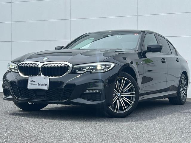 ＢＭＷ ３シリーズ ３３０ｅ　Ｍスポーツ　全国２年保証付・ブラックレザーシート・Ｍ専用ブレーキキャリパー・１８ＡＷ・アクティブクルーズコントロール・前席シートヒーター・全周囲カメラ・パーキングアシスト・レーンチェンジウォーニング・前後ドラレコ