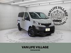 日産　ＮＶ２００バネットバン　　４ＷＤ　ＶＡＮＬＩＦＥＶＩＬＬＡＧＥ限定色アースグレーカーキ　フロント