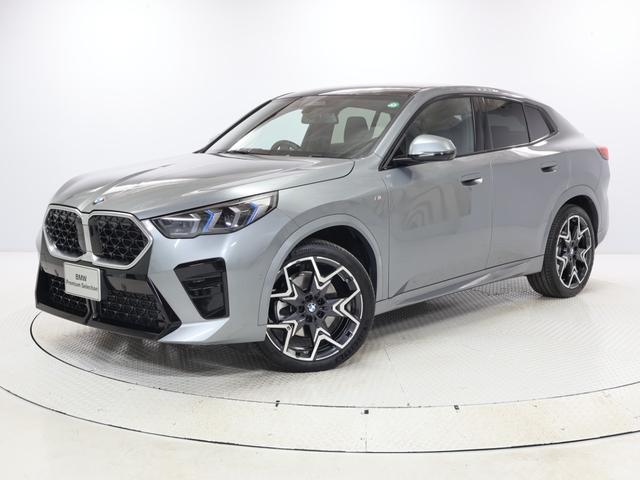 ｘＤｒｉｖｅ　２０ｉ　Ｍスポーツ　２０インチＡＷ　パノラマサンルーフ　アクティブクルーズコントロール　ヘッドアップディスプレイ　パドルシフト　全周囲カメラ　前後センサー　アダプティブＬＥＤ　衝突軽減　車線逸脱　コンフォートアクセス