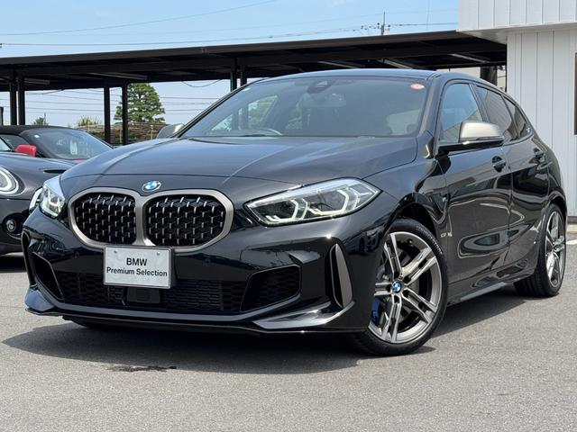 1シリーズ（BMW）Ｍ１３５ｉ　ｘＤｒｉｖｅ　Ｍプラスパッケージ　Ｍスポーツ電動シート　シートヒーター　１８インチＡＷ　Ｍブレーキ　ヘッドアップＤ　アクティブクルコン　Ｄアシスト　電動リヤゲート　サンプロテクションガラス　ナビ　リヤカメラ　ＥＴＣ 中古車画像
