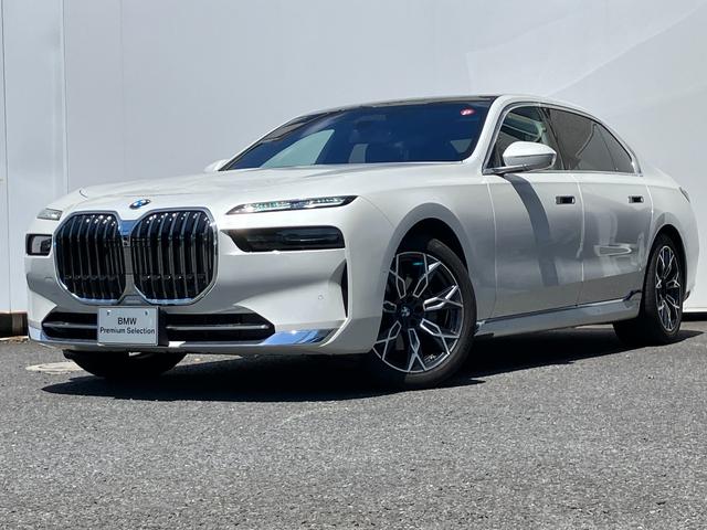 ＢＭＷ ７シリーズ ７４０ｄ　ｘＤｒｉｖｅ　エクセレンス　弊社デモカー　ミネラルホワイト　リアエンターテイメント・エクスペリンス　リアコンフォートパッケージ　地デジ付ＨＤＤナビ　黒レザーシート　ガラスルーフ　ＡＣＣ