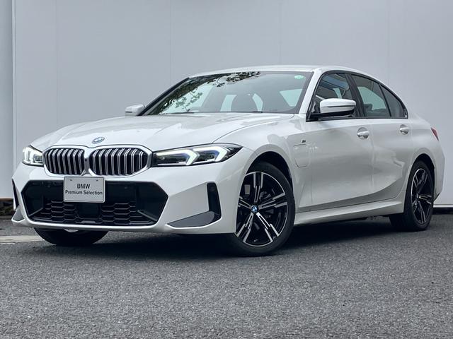 3シリーズセダンプラグインハイブリッド（BMW）３３０ｅ　Ｍスポーツ　新車保証付　レンタカー登録弊社デモカー　黒レザーシート　タッチパネル式ＨＤＤナビ　ＡＣＣ　ハーマンカードンサラウンドサウンドシステム　ヘッドアップディスプレイ 中古車画像