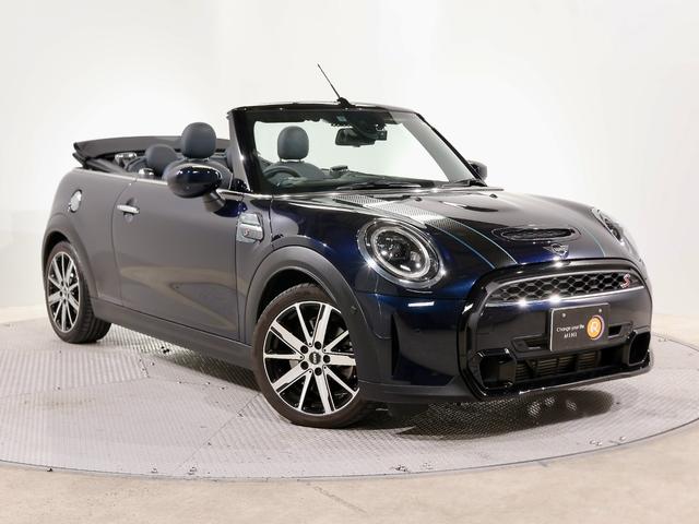 ＭＩＮＩ ＭＩＮＩ クーパーＳ　コンバーチブルサイドウォークエディション　限定車　レザーラウンジカーボンブラック　シートヒーター　ＡＣＣ　衝突軽減ブレーキ　純正ナビ　電子サイドブレーキ　ＣａｒＰｌａｙ　ワイヤレス充電　パーキングアシスト　障害物センサー　バックカメラ