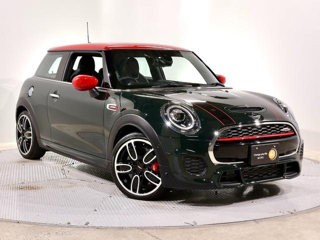 ＭＩＮＩ ＭＩＮＩ ジョンクーパーワークス　６速ＭＴ　走行２００ｋｍ　ハーフレザーシート　シートヒーター　１８インチホイール　ＪＣＷ　Ｐｒｏ可変マフラー　バックカメラ　前後障害物センサー　パーキングアシスト