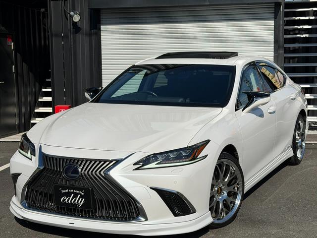 ＥＳ(レクサス) ＥＳ３００ｈ　バージョンＬ　エイムゲインエアロ　Aftermarket２０インチＡＷ　サンルーフ　黒革シート　３眼ＬＥＤライト　カラーＨＵＤ　ＢＳＭ　レクサスセーフティ　純正ナビ　パノラマミックビューモニター　後席リクライニング　後席サンシェード 中古車画像