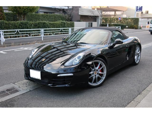 ボクスターＳ　３．４Ｌ　水平対向６気筒　３３０馬力　ＰＤＫ　ＨＩＤ　２０インチ　ＰＡＳＭ　クルーズ　レザー　シートヒーター　左ハンドル　電動リアウィング　バックカメラ　ＥＴＣ　レッドキャリパー