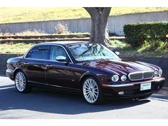 デイムラー 4.2 リアエンタ 純正OPホイール ダイムラー専用ボディカラーガーネット クルーズコントロール 障害物センサー 頸部衝撃緩和ヘッドレスト 横滑り防止装置 盗難防止装置 ETC 本革シート シートヒーター 中古車画像