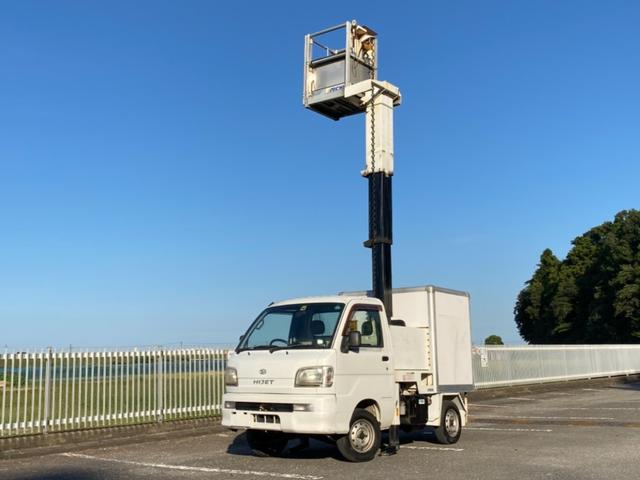 　高所作業車　４ＷＤ　ブーム４．５ｍ　５速ＭＴ　バックカメラ　作業床積載重量１００ｋｇ　撮影用機材　軽自動車　ＡＷＤ　パワステ(1枚目)