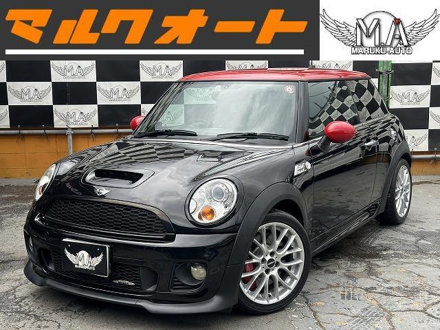 ＭＩＮＩ ＭＩＮＩ ジョンクーパーワークス　ターボ　６ＭＴ　ＧＰディフューザー　ＰＩＶＯＴ　追加メーター　グーグルナビ　バックカメラ　レッドルーフ　スポーツボタン　ヘッドライトリング同色化　ＪＣＷアルミホイール　　４ＰＯＴキャリパー