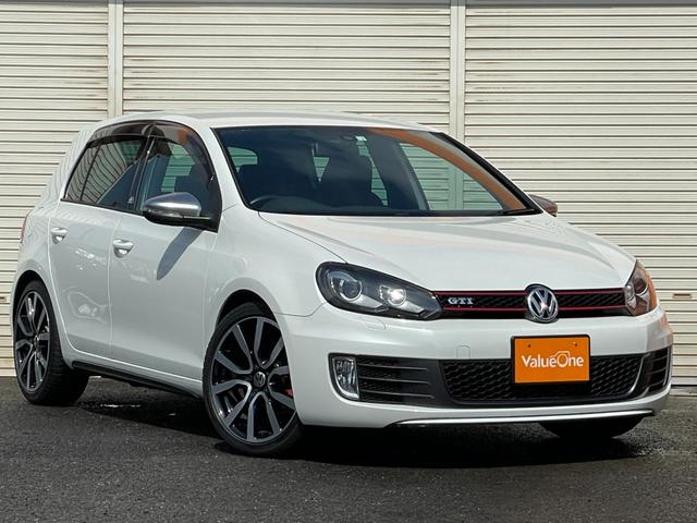 フォルクスワーゲン ゴルフ ＧＴＩ　アディダス　ユーザー買い取り車両走行３００００キロ代　アディダス専用インテリア