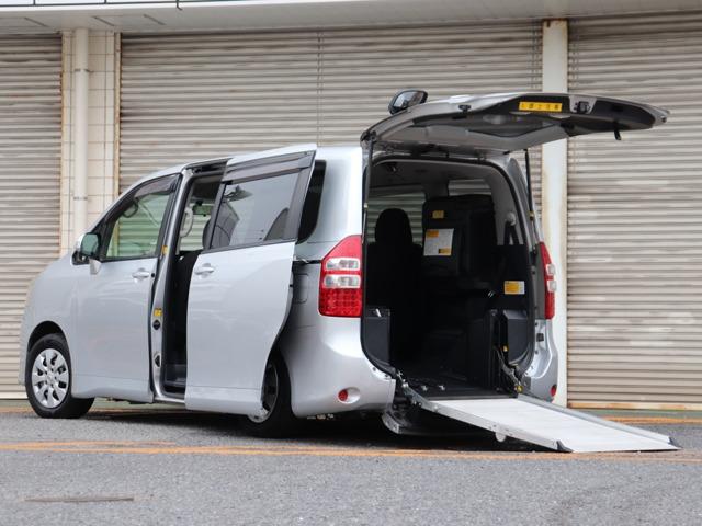 　２．０　Ｘ　Ｌセレクション　ウェルキャブ　スロープタイプＩ　車いす２脚仕様車　ウインチ／電動スロープ／バックカメラ