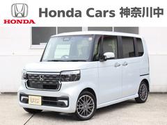 N-BOXカスタム ターボ デモカーアップ イモビライザー 車線逸脱 1オナ ACC 衝突被害軽減 禁煙 ベンチシート オートマチックハイビーム キーフリー Pセンサー ミュージックプレイヤー接続可 ESC パワステ ターボ車 中古車画像