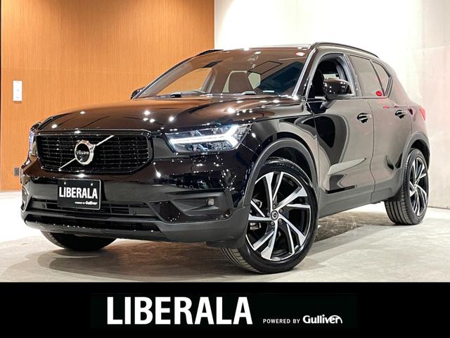 ＸＣ４０ Ｔ５　ＡＷＤ　Ｒデザイン　１ｓｔエディション　全国３００台限定車　ガラスサンルーフ　ｈａｒｍａｎ／ｋａｒｄｏｎプレミアムサウンド　インテリセーフ　ハーフレザーシート　シートヒーター　ワイヤレスチャージング　純正２０インチＡＷ（1枚目）