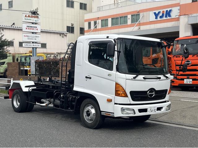 ヒノレンジャー 4tアームロール車 H23年式 新明和製 アームロール 最大積載量3,750kg 走行距離約332,000km 箱なし キャブバックステップ付 車検付 ETC付(1枚目)