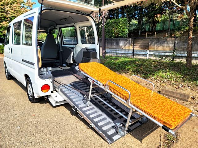 三菱 ミニキャブバン 車いす移動車 ストレッチャーと車椅子の 三菱 ミニキャブバン 車いす移動車 ストレッチャーと車椅子の