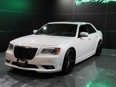 クライスラー　クライスラー・３００　　ＳＲＴ８　６．４Ｌ　左ハンドル