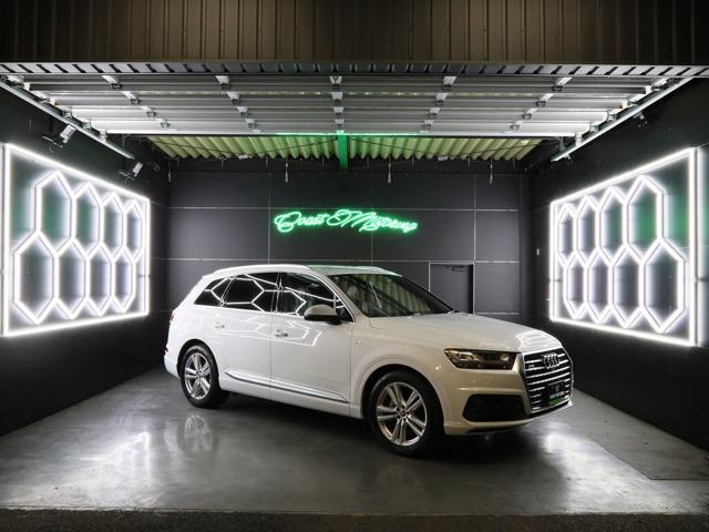 強烈なインパクトＱ７　２．０ＴＦＳＩクワトロＳライン Ｓライン／アンビエント／エアサス／レーダクルコン／シートヒーター／ＥＴＣ