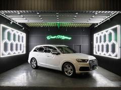Q7 Q7 2.0TFSIクワトロSラインパッケージ 4WD Sラインパッケージ/7シ-タ-/マトリクスLEDヘッドライト/黒革アダプティブクルーズコントロール/全周囲カメラ/パワ-バックドア/シートヒーター/アンビエントライト/エアサスペンション/後席モニター 中古車画像