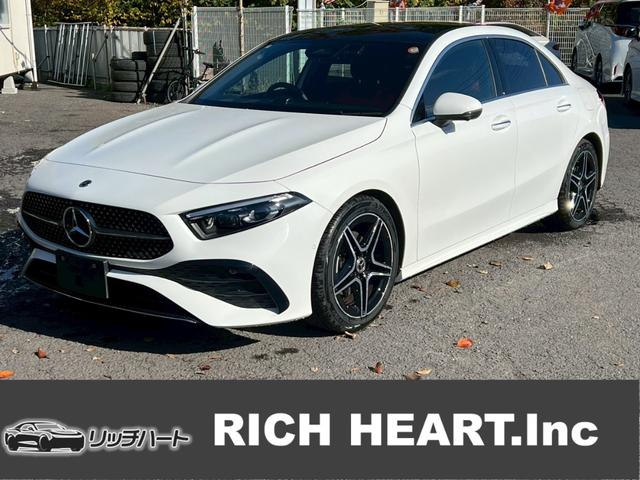 Ａクラスセダン(メルセデス・ベンツ) Ａ１８０セダン　ＡＭＧラインパッケージ　アドバンスドＰＫＧ　レザーエクスクルーシブＰＫＧ　サンルーフ　純正１０．２５インチナビ　ＯＰブラック／レッドツートン革シート　ヘッドアップディスプレイ　ＥＴＣ２．０　ＡＭＧ製１８インチＡＷ 中古車画像