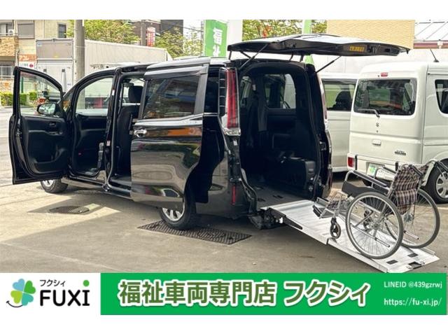 エスクァイア Ｘｉ　Ｘｉ　ウェルキャブ　車いす１台積み＋５名　タイプＩＩ　サードシートなし　電動ウィンチ　電動固定装置　ナビ　バックカメラ　両側電動スライドドア　トヨタセーフティセンス　ＥＴＣ　ドラレコ　クルコン（1枚目）