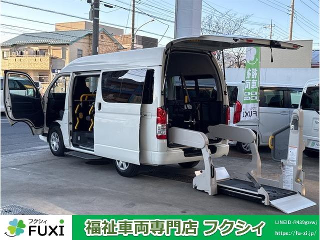 トヨタ ハイエースバン ウェルキャブ Bタイプ（車いす2基＋6