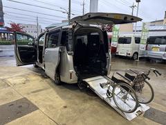 ヴォクシー X Cパッケージ ウェルキャブ 車いす仕様車 スロープタイプ タイプ1 車いす2脚仕様 後退防止装置 電動サイドオートステップ ナビ バックカメラ ドラレコ ストレッチャー積載可 中古車画像