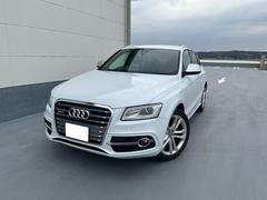 アウディ　ＳＱ５　ベースグレード　Ｖ６スーパーチャージャー　３．０Ｌ　クワトロ４ＷＤ