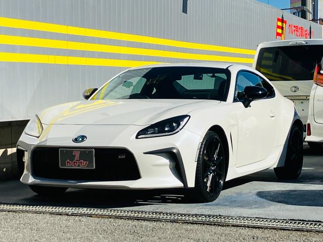 （株）千葉マツダ　カーセブン柏６号店です 令和４年式　ＧＲ８６　ＲＺ　６ＡＴ　ホワイトパール色のお車です