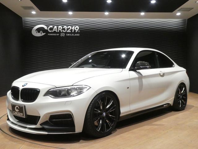 おそろしく高性能。魅惑のスリルに心が高ぶるＭ２３５ｉ ／禁煙車／ＭテクエアロＰＫＧ／Ｈ＆Ｒロ－ダウン／黒革／バイカラ－１９ＡＷ