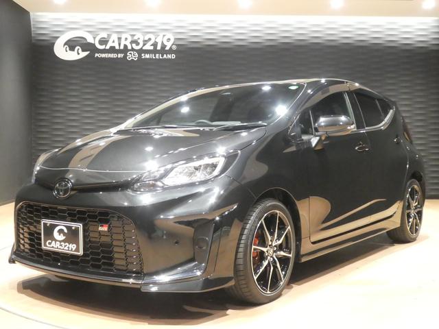 優れた燃費性能！予防安全装備！アクアＧＲスポーツ入庫 ＧＲ専用フロント・リアバンパ－／１７ＡＷ／レッドキャリパ－／ハ－フレザ－