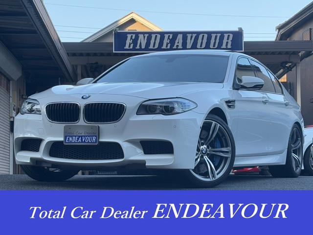 Ｍ５ Ｍ５　サンルーフ　黒革　パワーシート　シートヒーター　ベンチレーション　ヘッドアップディスプレイ　トップビューカメラ　ＥＴＣ　記録簿（1枚目）