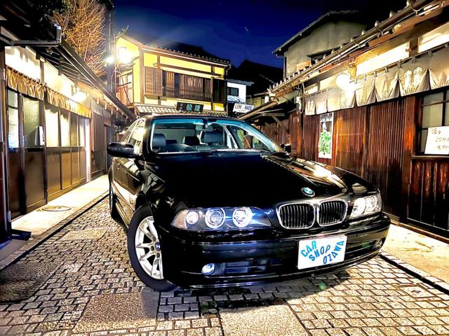 ５シリーズ(BMW) ５２５ｉ　セレクション　ディーラー車／黒革シート／サンルーフ／キーレス／ＥＴＣ／ダーク木目インテリア 中古車画像
