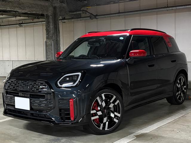 ジョンクーパーワークス　カントリーマンオール４ＪＣＷ　パノラマＳＲ　Ｌパッケージ　ハーマンカードン　ＪＣＷ２０インチ　レッドキャリパー　コントラストルーフ　アダプティブＬＥＤヘッドライト　ＪＣＷスポーツシート　ステアリングヒーター　ヘッドアップＤ　新車保