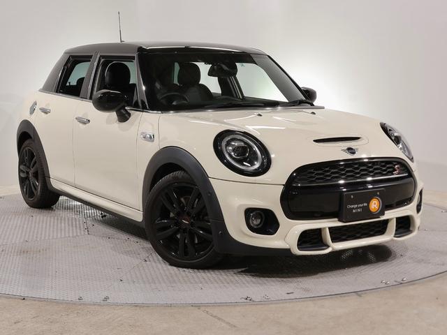 クーパーＳＤ　レザレットシート　シートヒーター　ＪＣＷエアロ　ＪＣＷステアリング　パドルシフト　ＪＣＷ１７インチホイール　ドライビングモード　バックカメラ　前後障害物センサー