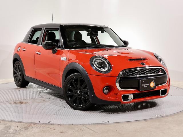 ＭＩＮＩ(ミニ) 煙車　純正ナビ　バックカメラ　アクティブクルコン　禁煙車　純正ナビ　バックカメラ 中古車画像