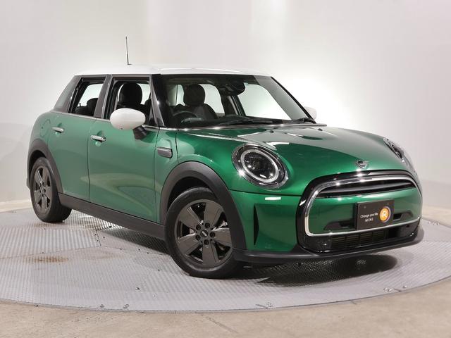 MINI 5 DOOR（ミニ）禁煙車　ハーフレザーシート　アクティブクルコン　バックカメラ　衝突軽減ブレーキ　リア障害物センサー　ドライビングモード　ＥＴＣ 中古車画像