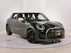 ＭＩＮＩ　ＭＩＮＩ　クーパー　レゾリュート　エディション　特別仕様車