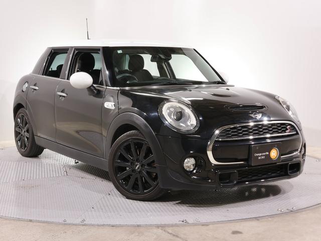 ＭＩＮＩ(ミニ) 禁煙車　純正ナビ　バックカメラ　リア障害物センサー　禁煙車　純正ナビ　バックカメラ 中古車画像