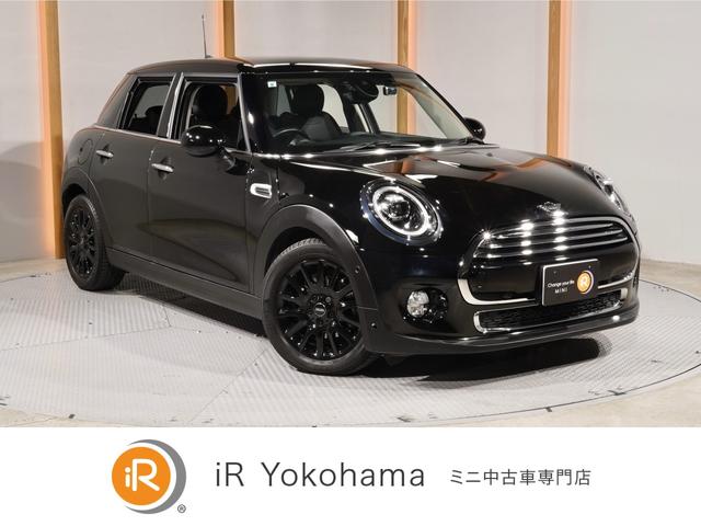 ＭＩＮＩ クーパー　レザレットシート／ヒーター　パーキングアシスト　バックカメラ　前後障害物センサー　コンフォートアクセス　ストレージコンパートメントパッケージ　ＬＥＤヘッドライト／フォグランプ　純正ナビ　ＥＴＣ　整備付（1枚目）