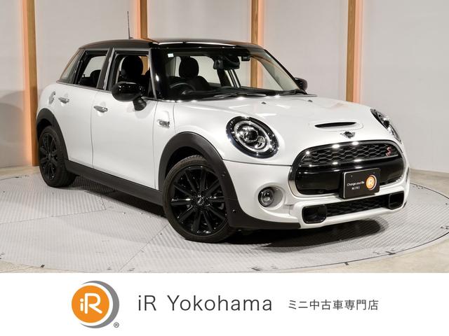ＭＩＮＩ クーパーＳＤ　禁煙車　ヘッドアップディスプレイ　ＡｐｐｌｅＣａｒＰｌａｙ　ワイヤレスチャージ　純正ナビ　パーキングアシスト　リアカメラ　前後障害物センサー　アクティブクルコン　ドライビングモード　ＥＴＣ２．０整備付（1枚目）