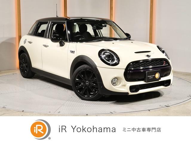 ＭＩＮＩ(ミニ) クーパーＳＤ　禁煙車　アクティブクルコン　バックカメラ　前後障害物センサーパーキングアシスト　コンフォートアクセス　衝突被害軽減ブレーキ　ストレージコンパートメントパッケージ　ＥＴＣ２．０　整備付 中古車画像