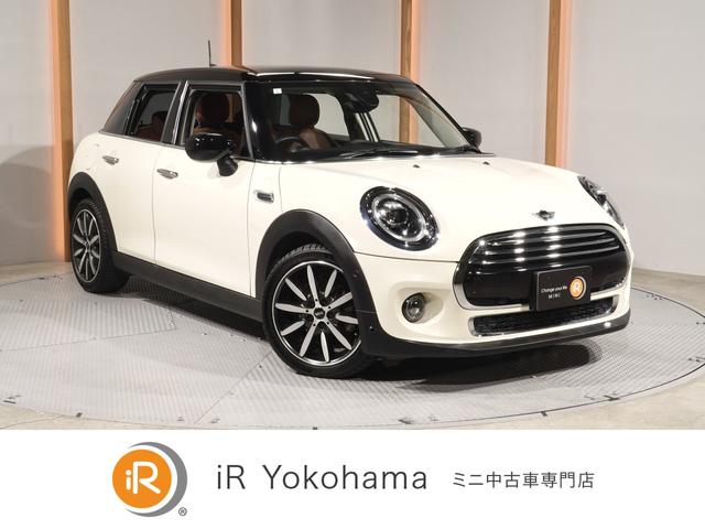 ＭＩＮＩ(ミニ) クーパー　禁煙車　レザーシート　シートヒーター　コンフォートアクセス　パーキングアシスト　バックカメラ　前後障害物センサー　ストレージコンパートメントパッケージ　純正ナビ　ＥＴＣ　整備付 中古車画像