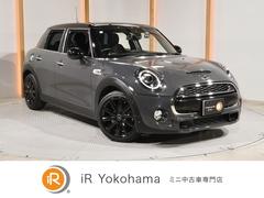 MINI クーパーS 禁煙車 JCWレザーステアリング ドライビングモード パーキングアシスト バックカメラ 前後障害物センサー ストレージコンパートメントパッケージ コンフォートアクセス 純正ナビ ETC2.0 整備付 中古車画像