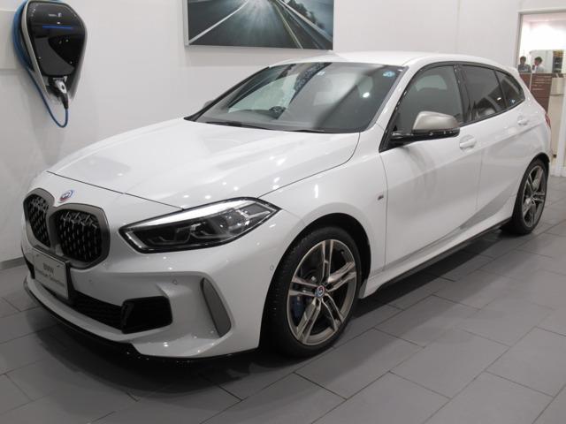 Ｍ１３５ｉ　ｘＤｒｉｖｅ　ブラックレザー　電動シートメモリー付　シートヒーター　純正ナビゲーションシステム　バックカメラ　前後センサー　コンフォートアクセス　リバースアシスト(1枚目)