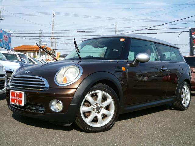 ＭＩＮＩ(ミニ) クーパー　クラブマン　クーパー　クラブマン（４名）　ＣＤ　ＡＵＸ　禁煙車　リモートコントロールキー　プッシュスタート　パドルシフト　ＥＴＣ　マニュアルモード　コンビ革シート　正規ディーラー車　ツートンカラー　純正アルミ 中古車画像