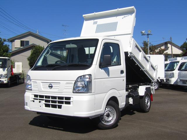 日産 ＮＴ１００クリッパートラック ＳＤ　新明和製スチフナ強化ダンプ・アオリ３２０ｍｍ・電動油圧式・強化ヒンジ・脱落防止ピン・三方開あおり・前壁プロテクター式鳥居・オートライト・ＶＤＣ搭載・ブレーキＬＳＤ（ぬかるみ脱出アシスト）・助手席エアＢ