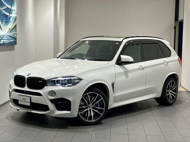 Ｘ５ Ｍ ベースグレード　弊社新車拠点下取車　ブラックレザー電動シート　禁煙車　パノラマサンルーフ　ハーマンカードンスピーカー　ヘッドアップディスプレイ　２０インチＡＷ　オートトランク　全席シートヒーター　アダプティブＬＥＤ