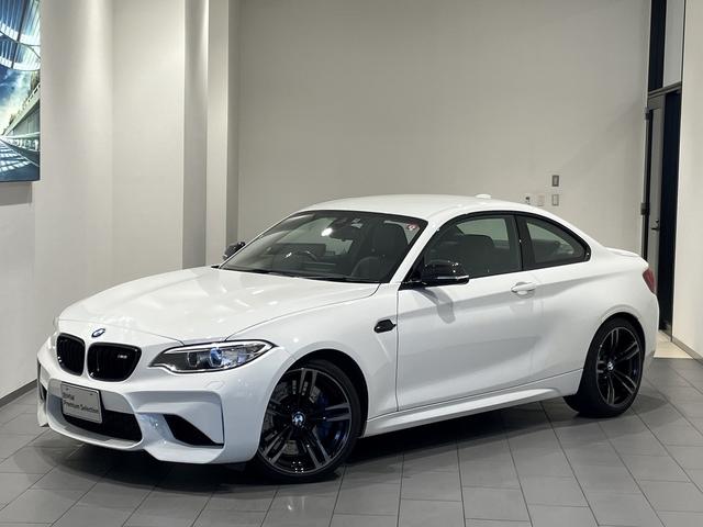 ＢＭＷ Ｍ２ ベースグレード　弊社下取り　禁煙　ブラックレザー　電動シート　クルーズコントロール　アイドリングストップ　シートヒーター　衝突軽減ブレーキ　バックセンサー　１９インチアルミホイール　Ｂｌｕｅｔｏｏｔｈ　ＣＤ　ＤＶＤ